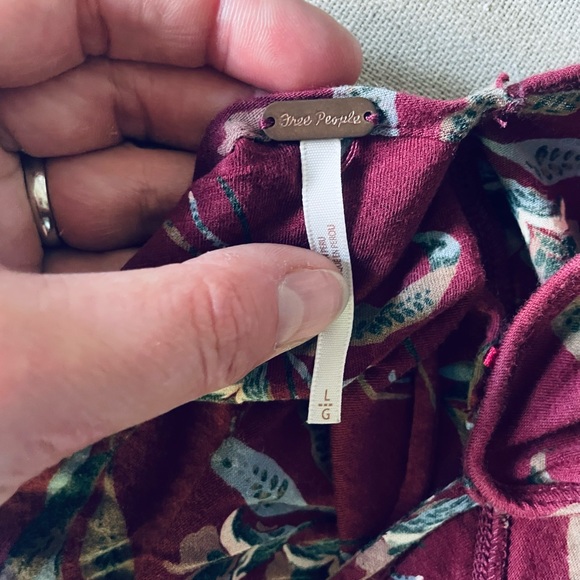 Free People long sleeved patterned maroon top, size large. - Picture 6 of 6